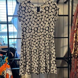 😍NWT Michael Kors Black and White Leaf Print Top Size Large Petite